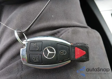 2013 Mercedes-Benz C 300 Sport 4Matic z USA, uszkodzony, nr VIN WDDGF8AB3DA818551